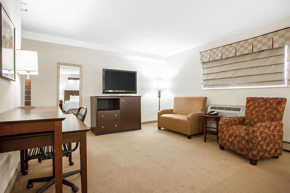 Four Points By Sheraton Milwaukee Airport Exteriör bild