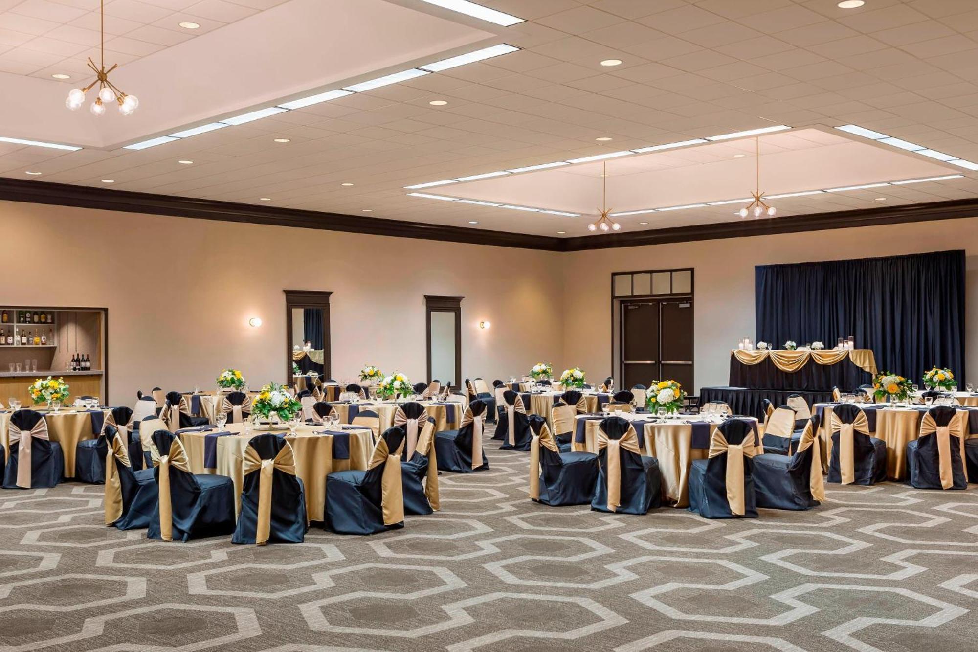Four Points By Sheraton Milwaukee Airport Exteriör bild