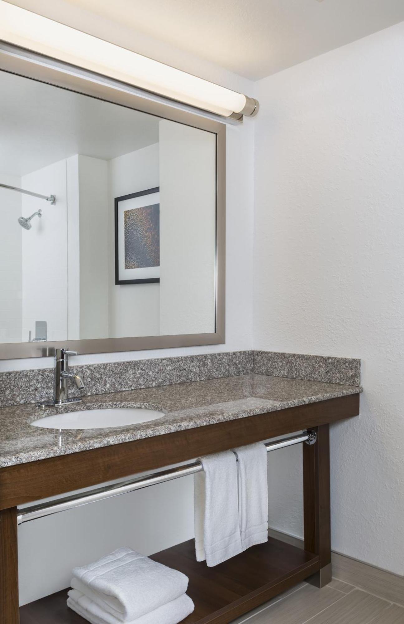 Four Points By Sheraton Milwaukee Airport Exteriör bild