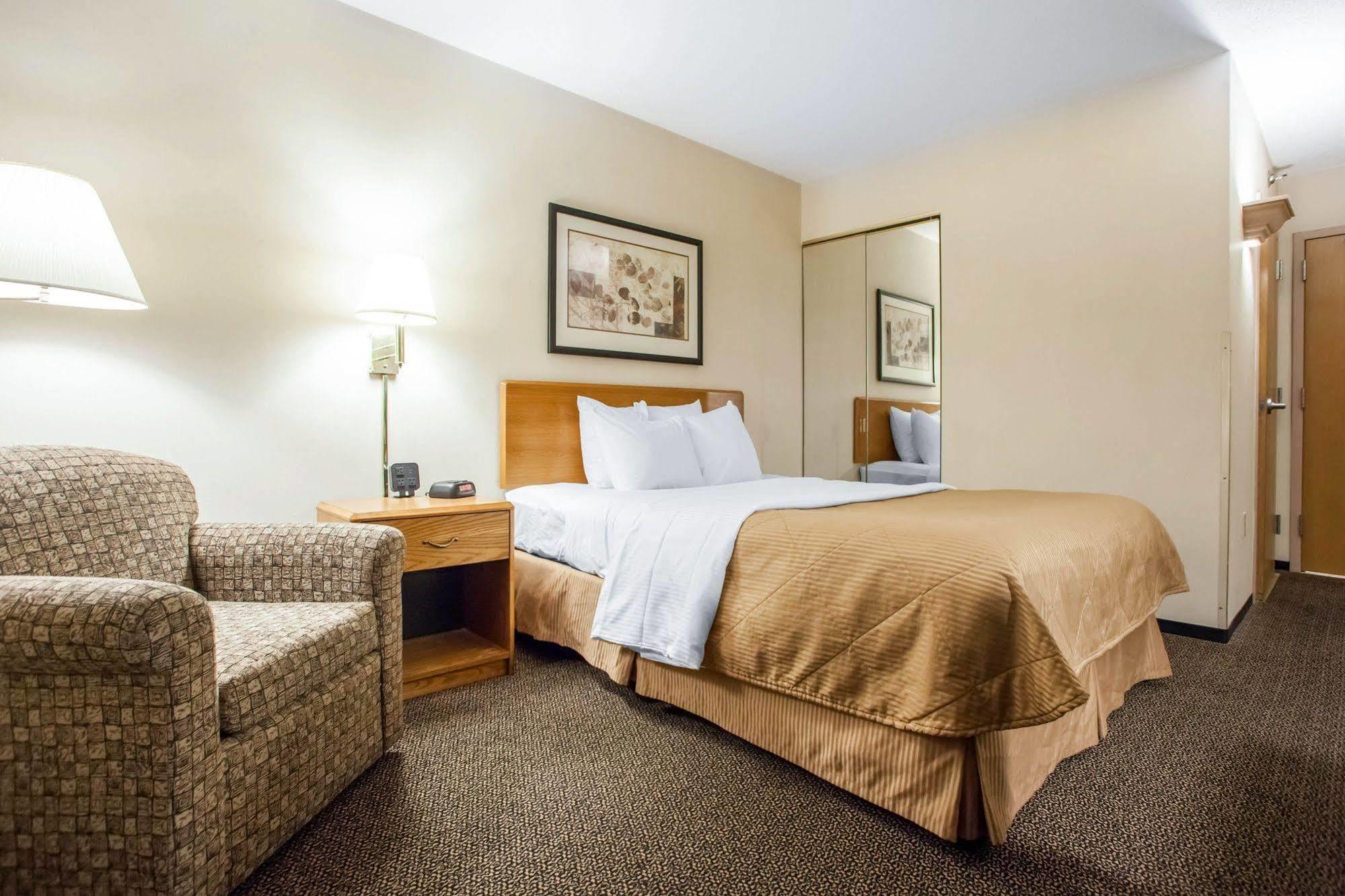 Four Points By Sheraton Milwaukee Airport Exteriör bild